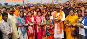 Read more about the article लक्ष्मी नारायण महायज्ञ यज्ञ सह शिव की प्राण प्रतिष्ठा को ले कर निकाली गई कलश यात्रा