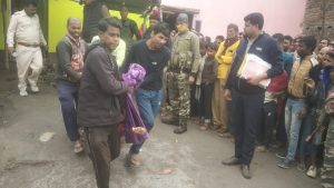 Read more about the article पत्नी की हत्या कर पति हुआ फरार, दो बेटियों को रात में ही चचेरी बहन के घर पहुंचाया