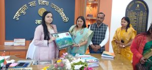 Read more about the article बरवाडीह पहाड़ी मंदिर सुंदरीकरण को लेकर उपायुक्त ने पर्यटन विभाग को सर्वे करने का दिया निर्देश