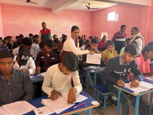 Read more about the article मैट्रिक परीक्षा केंद्र बीएस इंटर कालेज में जैक आब्जर्वर ने किया निरीक्षण