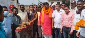 Read more about the article पांकी विधायक ने एक करोड़ की लागत से बन रही सड़क का किया शिलान्यास।