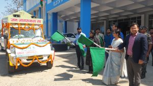 Read more about the article उप विकास आयुक्त ने हरी झंडी दिखाकर पोषण रथ को किया रवाना