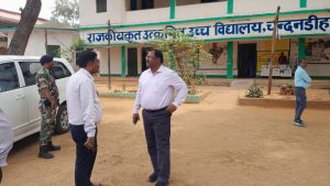 Read more about the article प्रमंडलीय आयुक्त बाल किशुन मुंडा चुनावी प्रक्रिया को सुगम बनाने को लेकर लातेहार पहुंचे