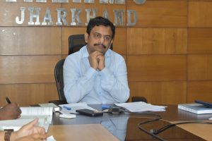 Read more about the article जिला निर्वाचन पदाधिकारी ने ऑनलाइन मोड में लोकसभा चुनाव के तैयारियों की समीक्षा की