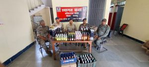 Read more about the article पुलिस ने होटल में की छापेमारी, बड़ी मात्रा में अवैध शराब बरामद