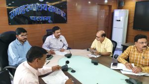 Read more about the article निर्वाचन पदाधिकारी ने संबंधित विभाग के नोडल पदाधिकारियों संग की बैठक