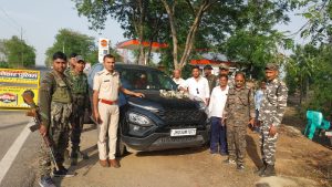 Read more about the article बरवाडीह मे वाहन चेकिंग के दौरान मिला 5 लाख नकद रुपये जांच मे जुटी पुलिस