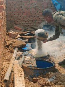 Read more about the article पुलिस ने तीन अवैध शराब भट्ठी को किया ध्वस्त