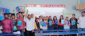 Read more about the article जिले में सफलता का परचम लहराने वाले विद्यार्थियों को एलएलटीसी संस्थान ने किया सम्मानित