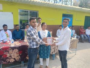 Read more about the article प्रतिभा सामान समारोह मे छात्र- छात्राओं को किया गया सम्मानित