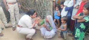 Read more about the article पलामू एसपी ने ग्रामीणों से किया वोट देने की अपील