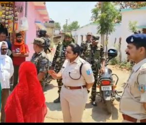 Read more about the article एसपी ने ग्रामीणों से लोकसभा चुनाव में वोट देने की अपील