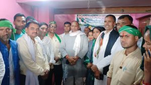 Read more about the article हरिहरगंज में राजद का चुनावी कार्यालय का हुआ उद्घाटन