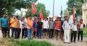 Read more about the article भाजपा प्रत्याशी के पक्ष में जनसंपर्क अभियान चलाकर समर्थन की अपील