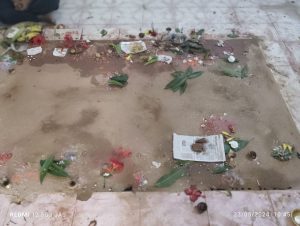 Read more about the article गुरु पूर्णिमा के अवसर पर बाबा परमहंस की समाधि स्थल पर की गई पूजा अर्चना