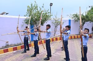 Read more about the article अंतर जिला स्तरीय तीरंदाजी सेमिनार में भाग लेने के लिए रवाना हुए विद्यार्थी
