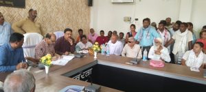Read more about the article मुआवजा को लेकर रैयतों के साथ की गई बैठक