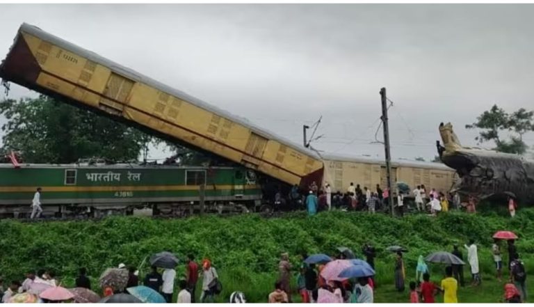 Read more about the article बंगाल में ट्रेन हादसा, 7 की मौत 25 घायल