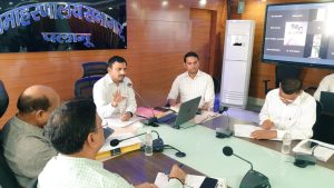 Read more about the article मतगणना को ले जिला निर्वाचन पदाधिकारी ने विभिन्न पदाधिकारियों संग बैठक की
