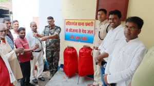Read more about the article हरिहरगंज थाना प्रभारी ने किया प्याउ का शुभारंभ