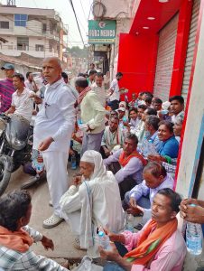 Read more about the article डालसा के तरफ से कन्नीराम चौक पर पानी व ओआरएस का वितरण