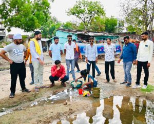 Read more about the article लापरवाह हुक्मरानों की वजह से नाले का पानी पीने को मजबूर है लोग , आशीष भारद्वाज