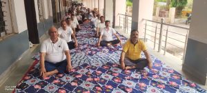 Read more about the article व्यवहार न्यायालय परिसर में मनाया गया योग दिवस