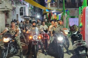 Read more about the article मुहर्रम को लेकर पुलिस प्रशासन एवं सुरक्षाबलों ने निकाला फ्लैग मार्च