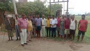 Read more about the article समाजसेवी की पहल पर पिपरा गांव में लगा ट्रांसफार्मर