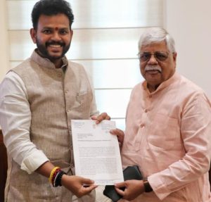 Read more about the article पलामू सांसद ने नागर विवान मंत्रालय से चियांकी एयरपोर्ट से परिचालन प्रारंभ करने की रखी मांग