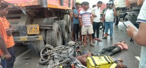 Read more about the article ट्रक में बाइक ने पीछे से मारी टक्कर,बाइक सवार एक की मौत एक गंभीर