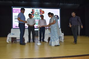 Read more about the article टाउन हॉल में कार्यक्रम आयोजित कर जिले में मुख्यमंत्री मंईयां सम्मान योजना का विधिवत शुरूआत