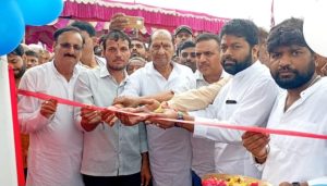 Read more about the article पेट्रोल पंप का पूर्व विधायक देवेंद्र कुमार सिंह ने किया उद्घाटन