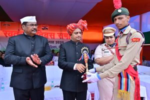 Read more about the article स्वतंत्रता दिवस के अवसर पर उपायुक्त ने पलामू क्लब व भारतीय रेड क्रॉस सोसाइटी में किया ध्वजारोहण