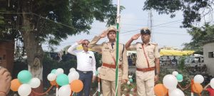 Read more about the article आयुष्मान आरोग्य मंदिर में नहीं किया गया झंडोतोलन, केंद्र का दरवाजा खोलना भी नहीं समझा मुनासिब