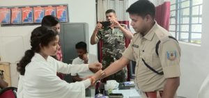 Read more about the article ब्रह्मकुमारी बहन ने थाना प्रभारी को बांधा रक्षा सूत्र