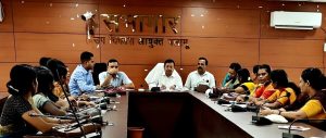 Read more about the article उप विकास आयुक्त ने जिले के विभिन्न प्रखंड प्रमुखों संग बैठक की