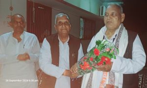 Read more about the article शिक्षाविद अशोक पांडेय से मिलने पहुंचे पुर्व मंत्री सह स्थानीय विधायक रामचंद्र चन्द्रवंशी