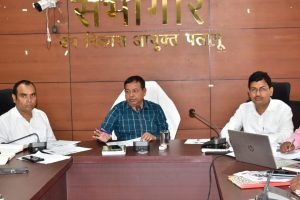 Read more about the article डीडीसी ने अबुआ आवास योजना के प्रगति की समीक्षा की,31 पँचायत के पंचायत सचिवों का 5 दिन का वेतन स्थगित