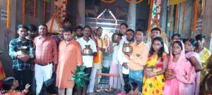 Read more about the article कलश स्थापना के साथ शारदीय नवरात्र आरंभ,मां दुर्गा की आराधना में जुटे श्रद्धालु