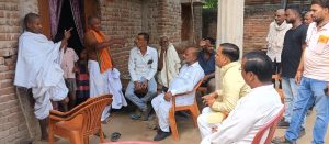 Read more about the article मृतक के परिजन से मिले विकास, हर संभव सहयोग का दिया आश्वासन