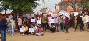 Read more about the article पांकी विधानसभा क्षेत्र में युवाओं का प्रदर्शन: पांकी विधायक पर वादाखिलाफी के गंभीर आरोप