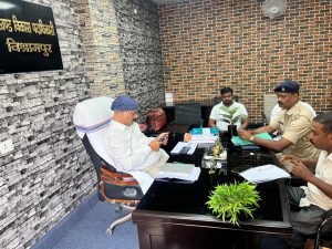 Read more about the article सेक्टर मजिस्ट्रेट सहित पुलिस पदाधिकारी व कर्मियों के साथ बीडीओ ने किया बैठक