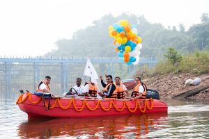 Read more about the article मलय डैम में लहराया स्वीप का झंडा,डैम से गुब्बारे उड़ाकर जिला निर्वाचन पदाधिकारी ने मतदाता जागरूकता का दिया संदेश