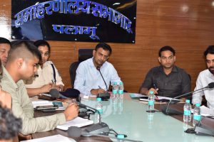 Read more about the article जिला निर्वाचन पदाधिकारी ने विभिन्न कोषांगों की समीक्षा की