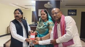 Read more about the article बिश्रामपुर विधानसभा क्षेत्र के प्रत्यासी अंजू सिंह ने ज्वाइन किया समाजवादी पार्टी