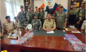 Read more about the article लोहरदगा में चार पिस्टल, एक देशी कट्टा और 82 राउंड गोली के साथ दो अपराधी गिरफ्तार