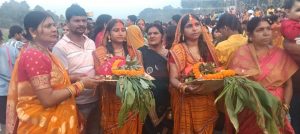 Read more about the article उदीयमान सूर्य के अर्ध्य के साथ चार दिवसीय छठ महापर्व संपन्न