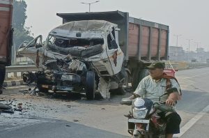 Read more about the article ट्रेलर ने ट्रक में मारी टक्कर, ट्रेलर चालक की हुई मौत