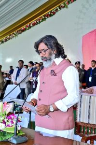 Read more about the article इंडिया गठबंधन की एकजुटता के बीच झारखंड के 14 वें मुख्यमंत्री के रूप में हेमंत सोरेन ने ली शपथ
